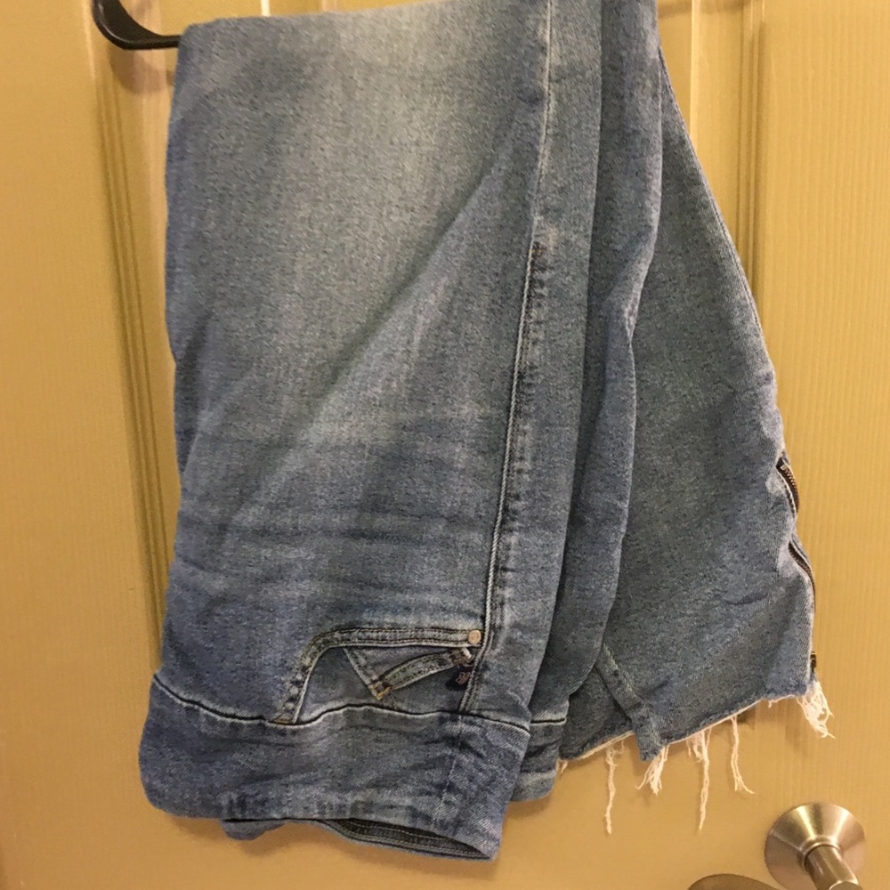 Denim fray hem zipper detail Jeggings